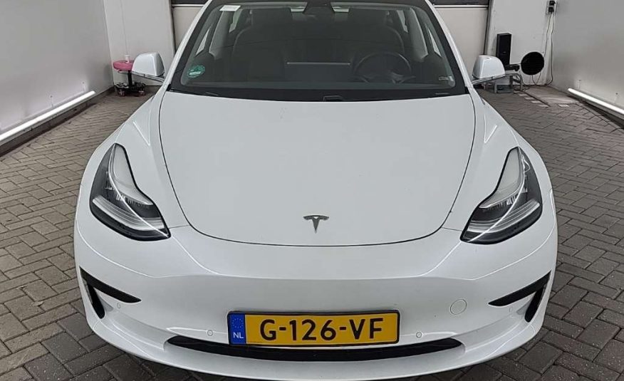 Tesla Model 3 STANDARD RANGE PL. RWD 4D 225KW