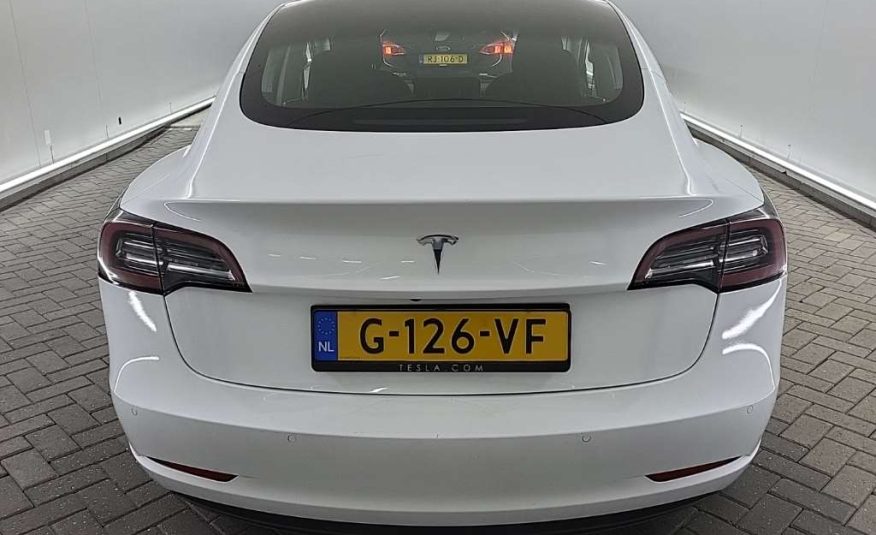 Tesla Model 3 STANDARD RANGE PL. RWD 4D 225KW