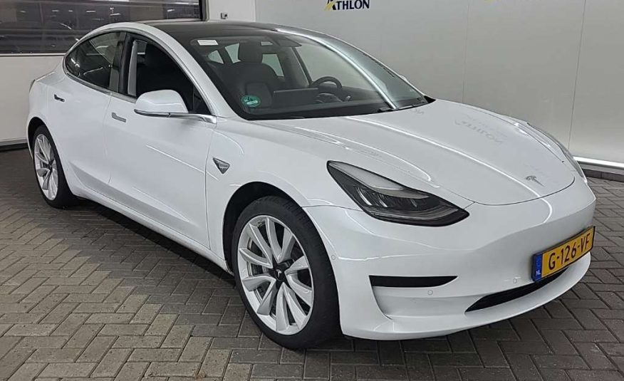 Tesla Model 3 STANDARD RANGE PL. RWD 4D 225KW