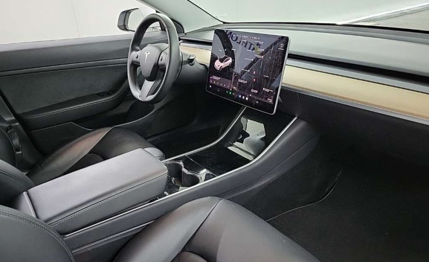 Tesla Model 3 STANDARD RANGE PL. RWD 4D 225KW